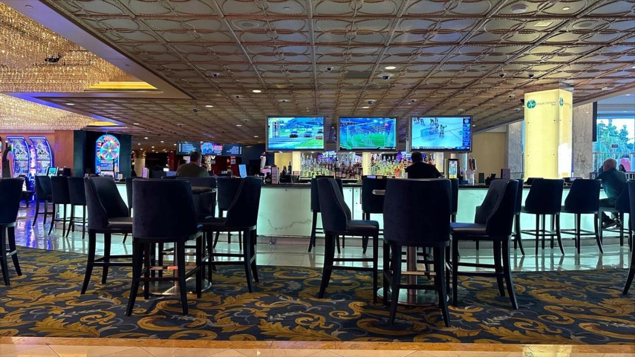 Westgate Hotel Лас Вегас Екстериор снимка